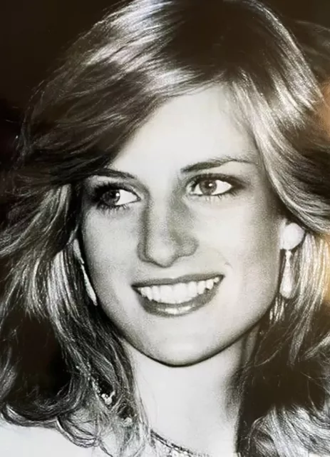 “PRINCESS DIANA” International Icon/Beautiful Princess Of Wales “Young Photo!”💋