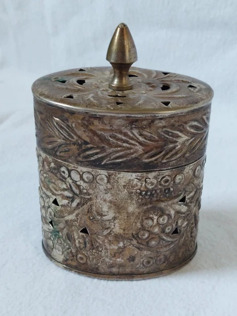 Dose Deckel orientalisches Flair versilbert alt Hammerschlag Ornamente teedose