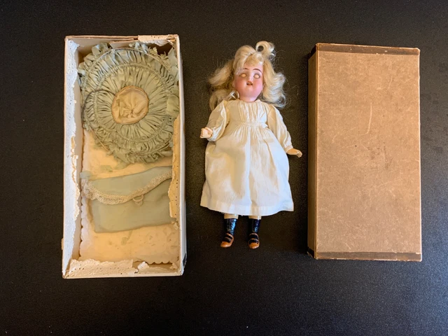exquisite little 6 3/4 ” Kammer and Reinhardt bisque head petite doll in box