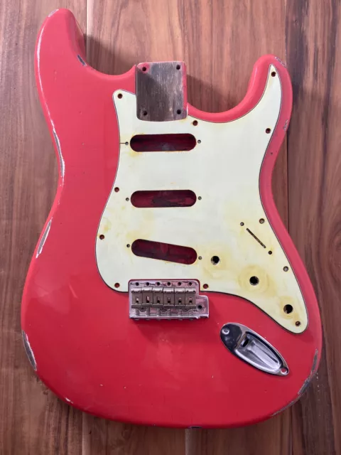 TrueTone Strat Relikt Stratocaster Körper, gealtert Nitro Fiesta rot