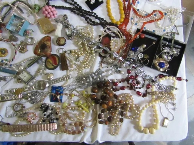 gros lot de bijoux ancien divers vrac 2