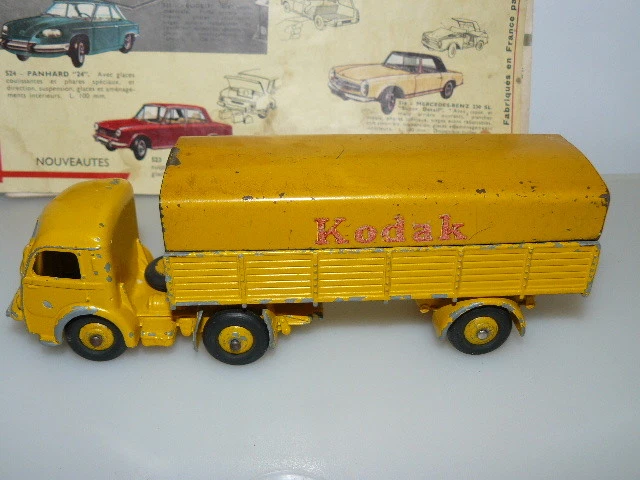 Lot 47 - A Scarce French Dinky Toys 32-AJ Panhard