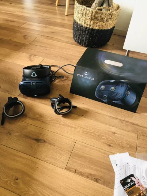 Casque réalité virtuelle HTC vive Cosmos VR complet avec boîte et manettes