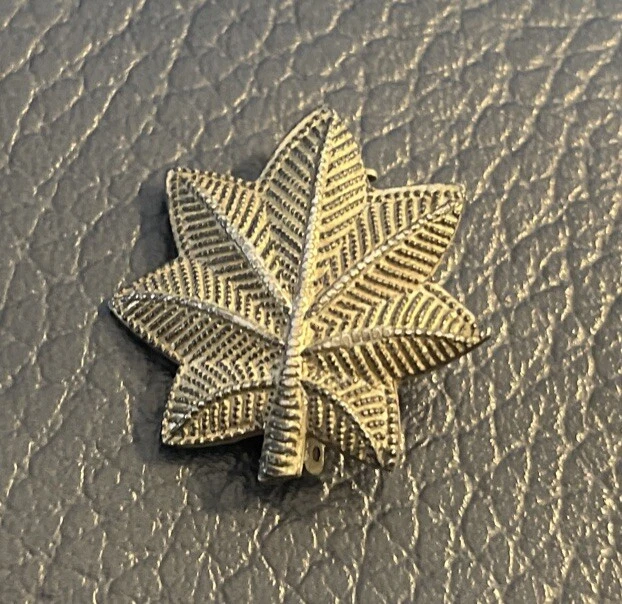 VINTAGE WORLD WAR II Lieutenant Colonel Sterling Silver Oak Leaf Lapel ...
