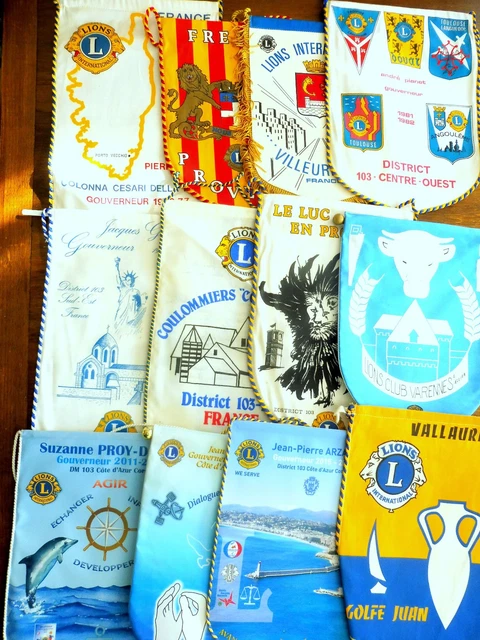 Lot D'anciens Fanions De Clubs De Foot – Collection Vintage