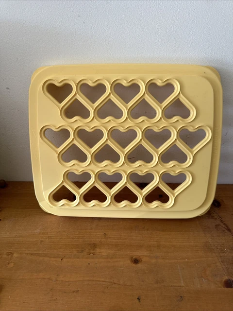 TUPPERWARE Ravioles party 12 trous jaune plaque moule empreintes Lot 2 TTBE