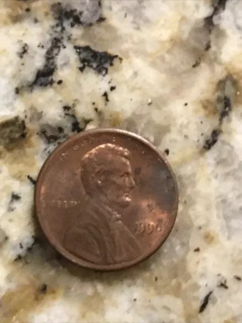 1990 penny no mint mark Lincoln Memorial. Circulated.