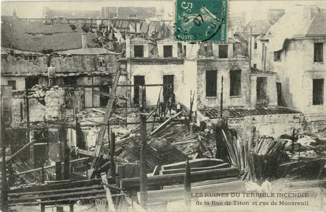CPA - Paris - Fire - Rue de Titon and Rue de Montreuil