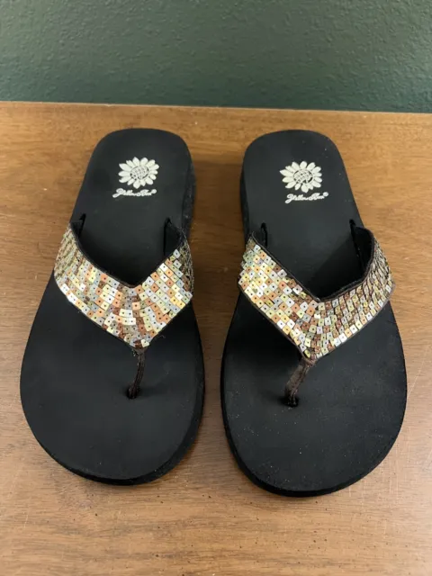 Women's Yellow Box Flip Flops Size 7 Multicolored Silver, Gold And Copper Sequin