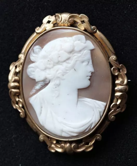 A Vintage Victorian Pinchbeck Large Cameo Carved Shell Brooch Roman Goddess