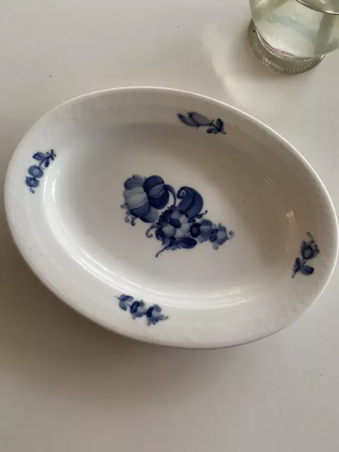 Blaue Blume, glatt, ovale Schale Nr. 8015, 25cm, Royal Copenhagen
