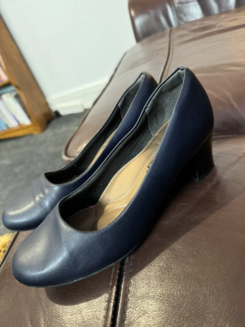 Cabin crew shoes clarks discount