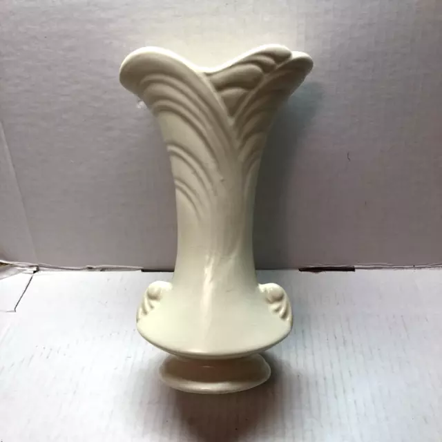 MCCOY or SHAWNEE POTTERY VASE WHITE FLARED LEAF