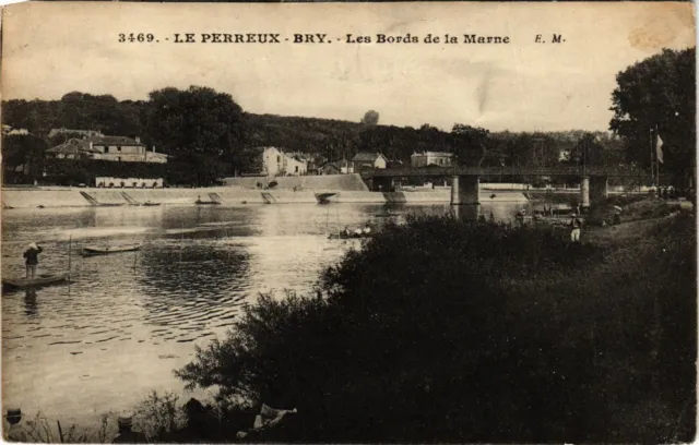 CPA Le PERREUX - Bry - Les Bords de la Marne (390273)