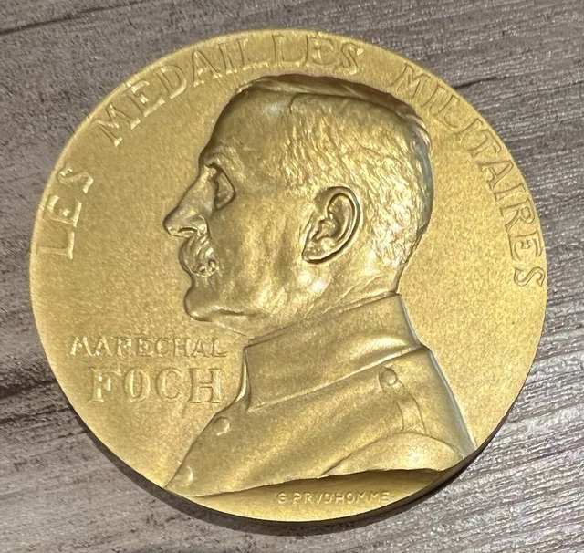 Médaille Commémorative Rare Du Roi Abdulaziz - Aéroport International 1981 - Bronze Doré