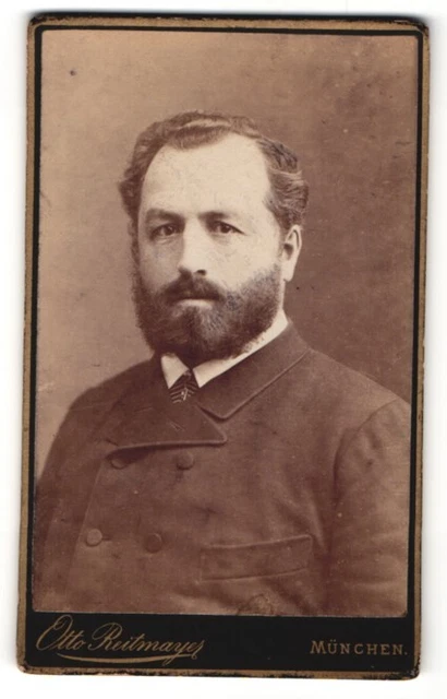 Fotografie Otto Reitmayer, München, Portrait charmanter Herr mit Vollbart