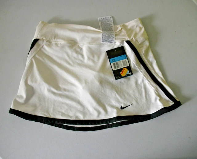 Nike Ragazze Tennis Skort - NUOVE - Età 10-12 - 522103_CS3 Nike Ragazze Tennis Skort - NUOVE - Età 10-12 - 522103_CS3