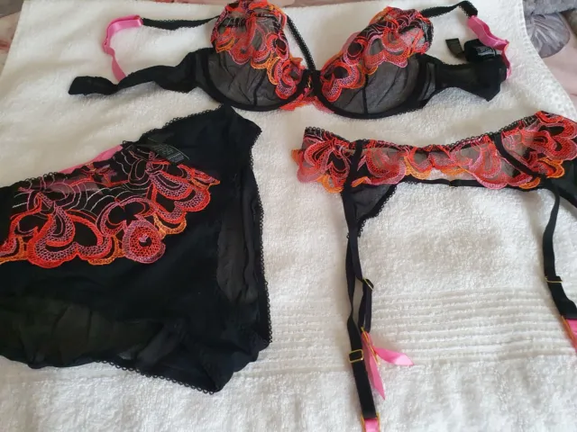 MARKS AND SPENCER Lingerie set from the Boutique Range. Black with