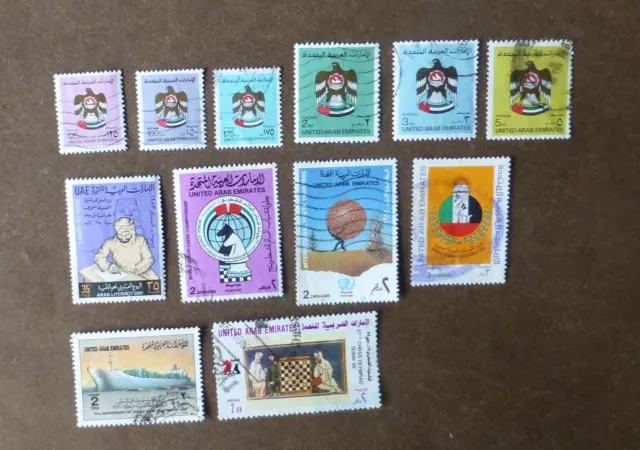 Briefmarken Vereinigte Arabische Emirate / UAE. 12 Stück, papierfrei, 1980er