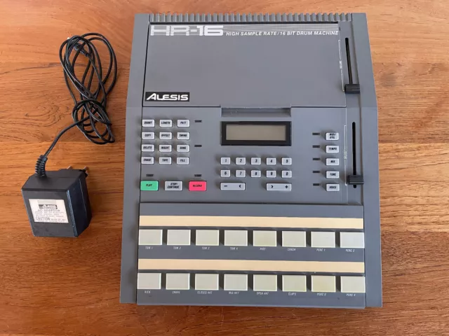 ALESIS HR16 High Sample Rate 16 Bit Drum Machine  ***Top Zustand***