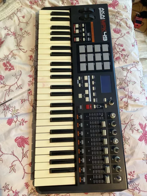 synthetiseur Akai Piano MPK49