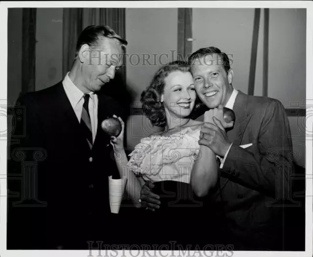 1947 Press Photo Singer Dick Haymes & Friends - pip29826
