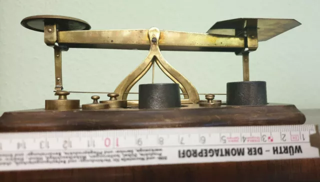 antike Apothekerwaage / Feinwaage aus Messing und Holz inkl. Holzbox / Gewichte