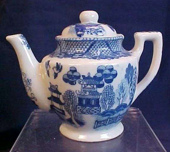 Vintage Children's Blue Willow Occupied Japan Miniature Teapot with Lid Vintage Children's Blue Willow Occupied Japan Miniature Teapot with Lid