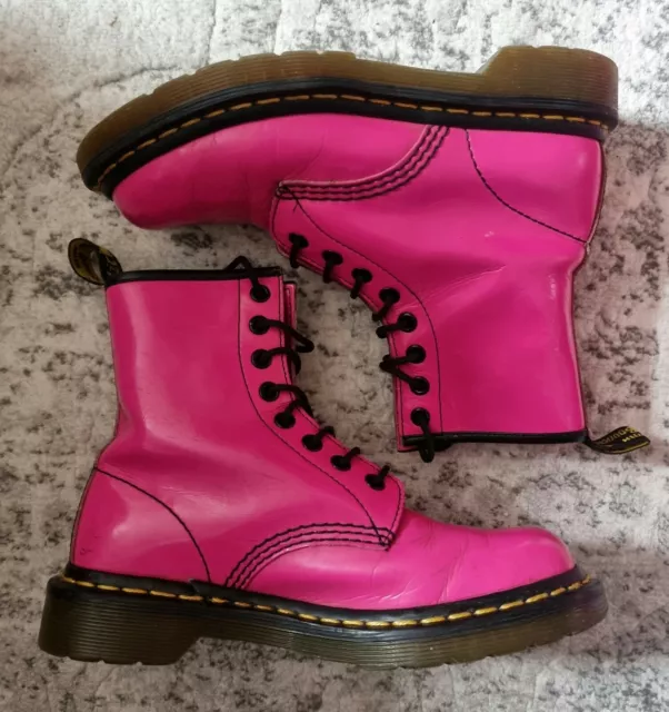 Bright pink hotsell dr martens