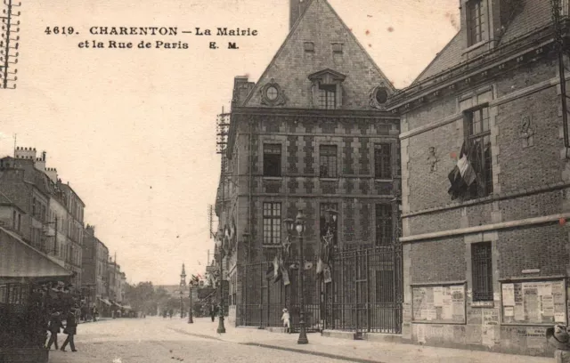 CPA 94 - CHARENTON (Val de M.) - 4619. La Mairie et la Rue de Paris - E.M.