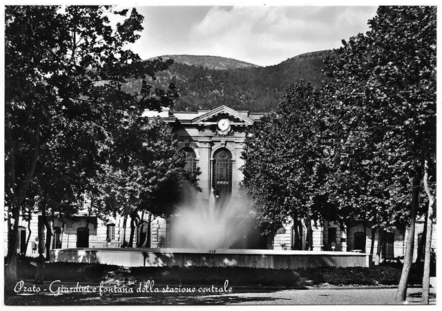 Prato - Giardini e fontana della Stazione Ferroviaria.