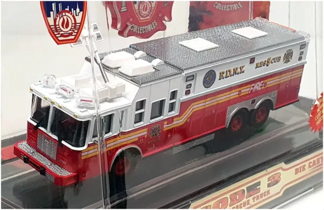 Code 3 1/64 Scale 12701 - Saulsbury Heavy Rescue Fire Truck FDNY Rescue 5