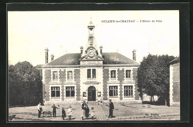 CPA Oulchy-le-Chateau, L´Hotel de Ville