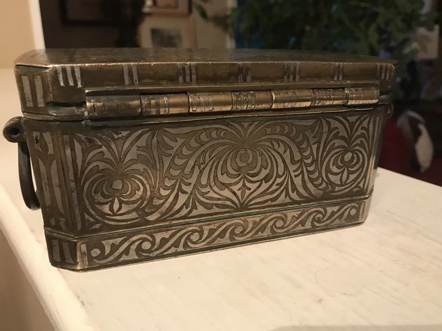 Antique 1890’s Mindanao Phillipines BETEL NUT BOX Bronze w/ Silver Inlay ART 3