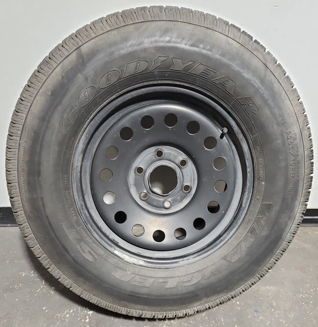 Chevrolet GMC Wheel Rim 17x7.5 Goodyear Wrangler ST Tire 265/70R17 9596426 8072