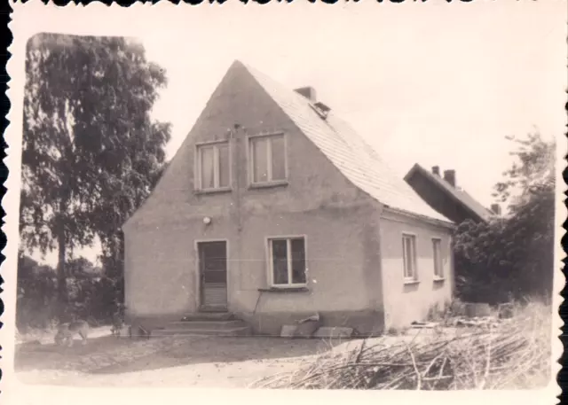 Orig. Privat-Foto WARNITZ /SCHWERIN Bauernhaus in der LPG 50er