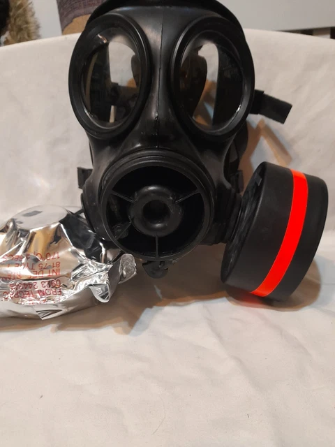 BRITISH ARMY S10 respirator gas mask with filter/haversack and ...