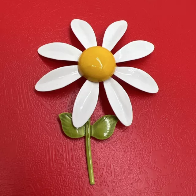 VINTAGE 1970s WHITE YELLOW ENAMEL LARGE DAISY FLOWER BROOCH PIN (6827)