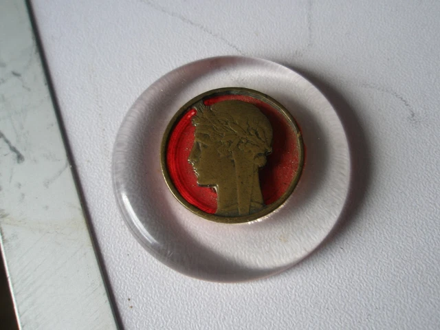 Broche Ancienne Patriotique Marianne Art Déco En Alliage Bronze Avec Monnaie 1933