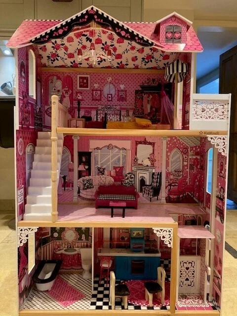 Amelia dolls house online