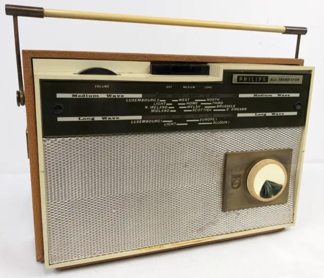 Vintage 1960s Philips L3G04T Transistor Radio.