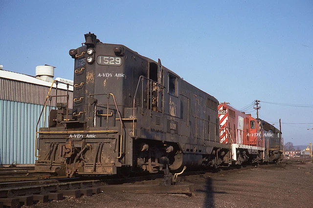 BIN   Orig slide CNJ Jersey Central EMD GP7 1529 no loaction 1973