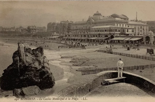 Cpa Biarritz 64 Le Casino Municipal Et La Plage