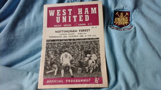 WEST HAM UTD  v  NOTTINGHAM FOREST   -  26/10/66   = BOBBY MOORE