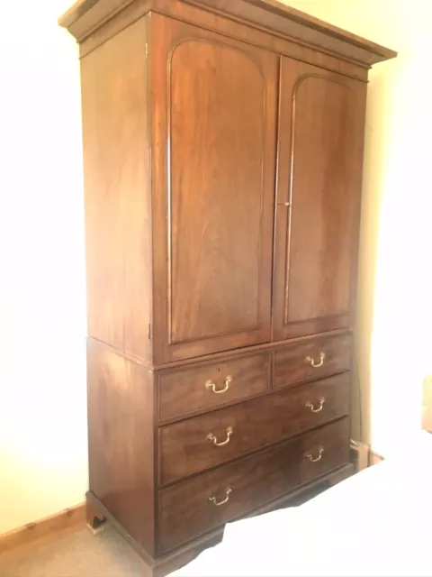 Victorian Mahogany Linen Press / Linen Cupboard with drawers