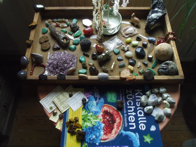 GROßE SAMMLUNG MIT ca. 85 MINERALIEN / KRISTALLEN  +  180 in den Dosen + Fotos!!