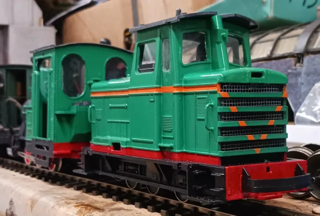 16mm-SM32 DIESEL LOCO. ATLAS 12v 2-Rail CHASSIS FALLER BODY. MODIFIED & PAINTED!