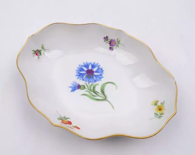 Meissen ovale Schale L 18,7 cm bunte Blume Handmalerei 2. Wahl Chip am Rand