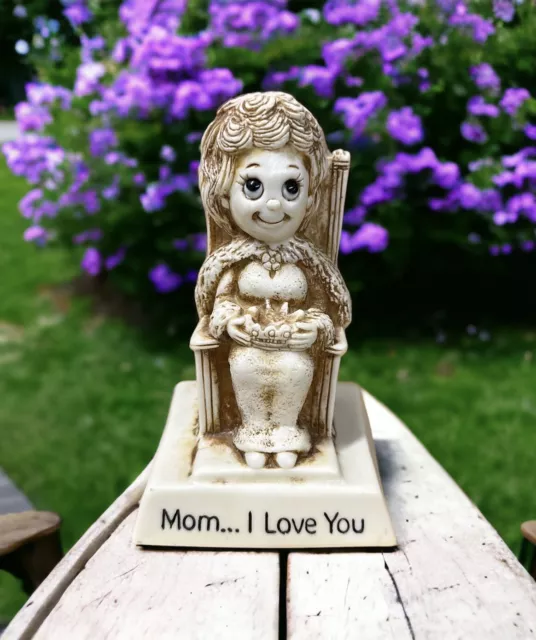 Vintage 1976 Russ Wallace Berries & Co "Mom... I Love You" Resin Grandma Figure