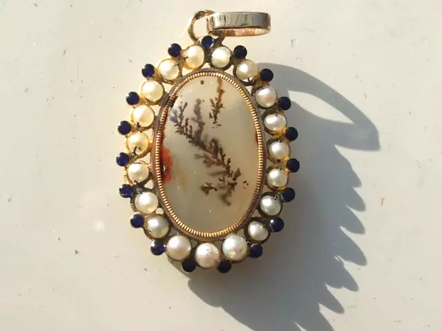 CHARMANT PENDENTIF ANCIEN CHARLES X en OR 18K avec AGATE MOUSSE, PERLE et EMAIL